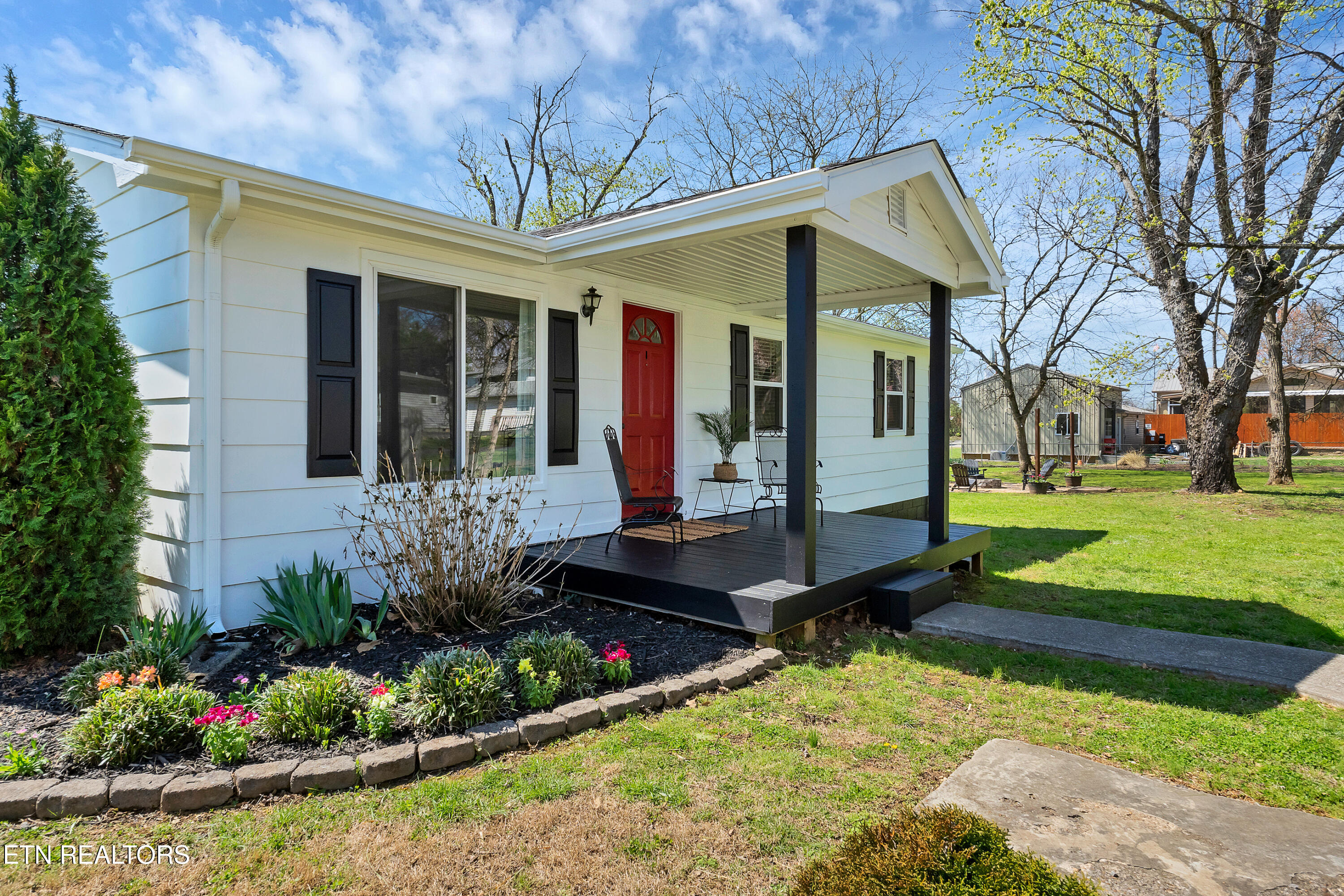2331 Mitchell Ave