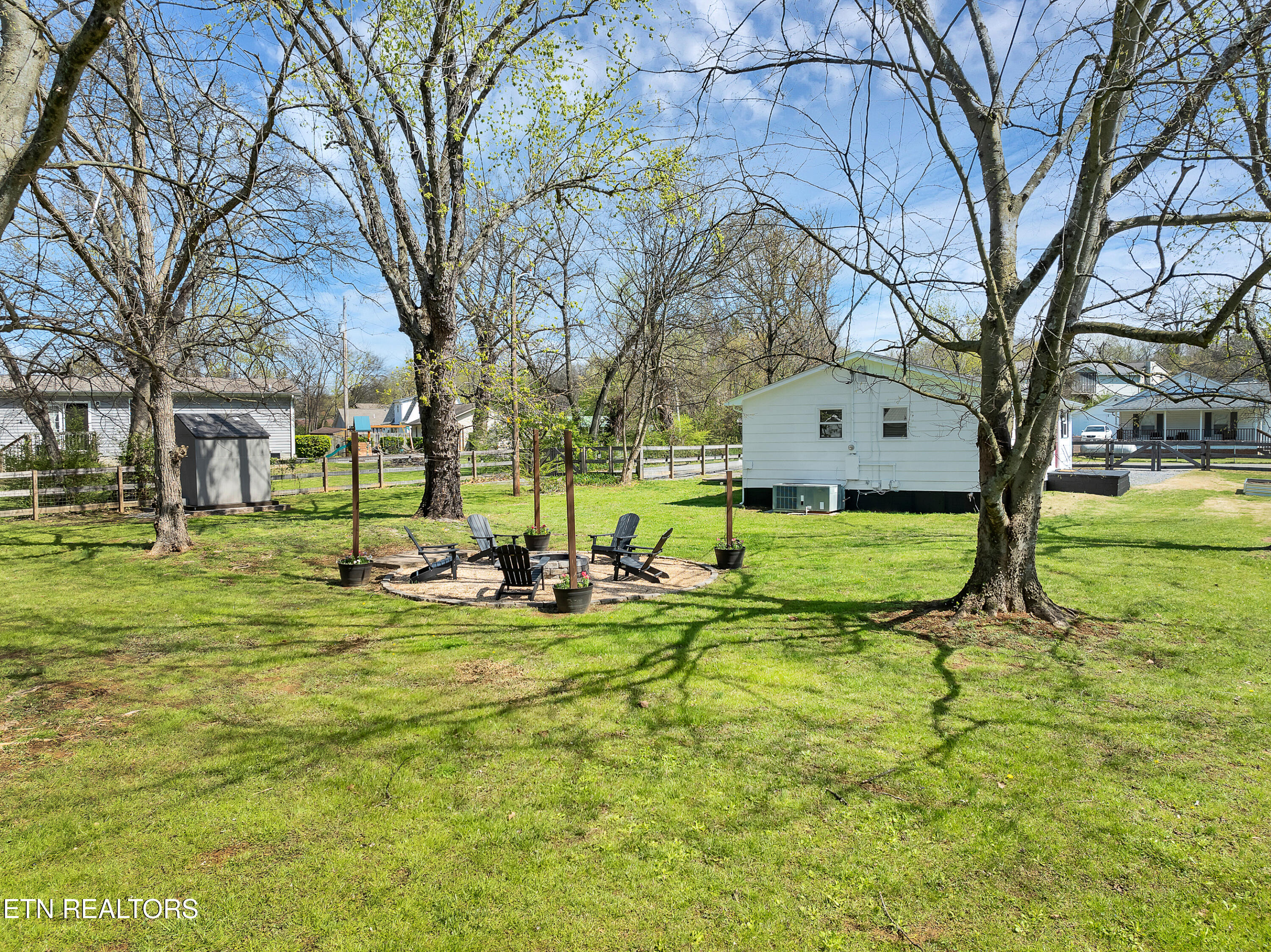 2331 Mitchell Ave