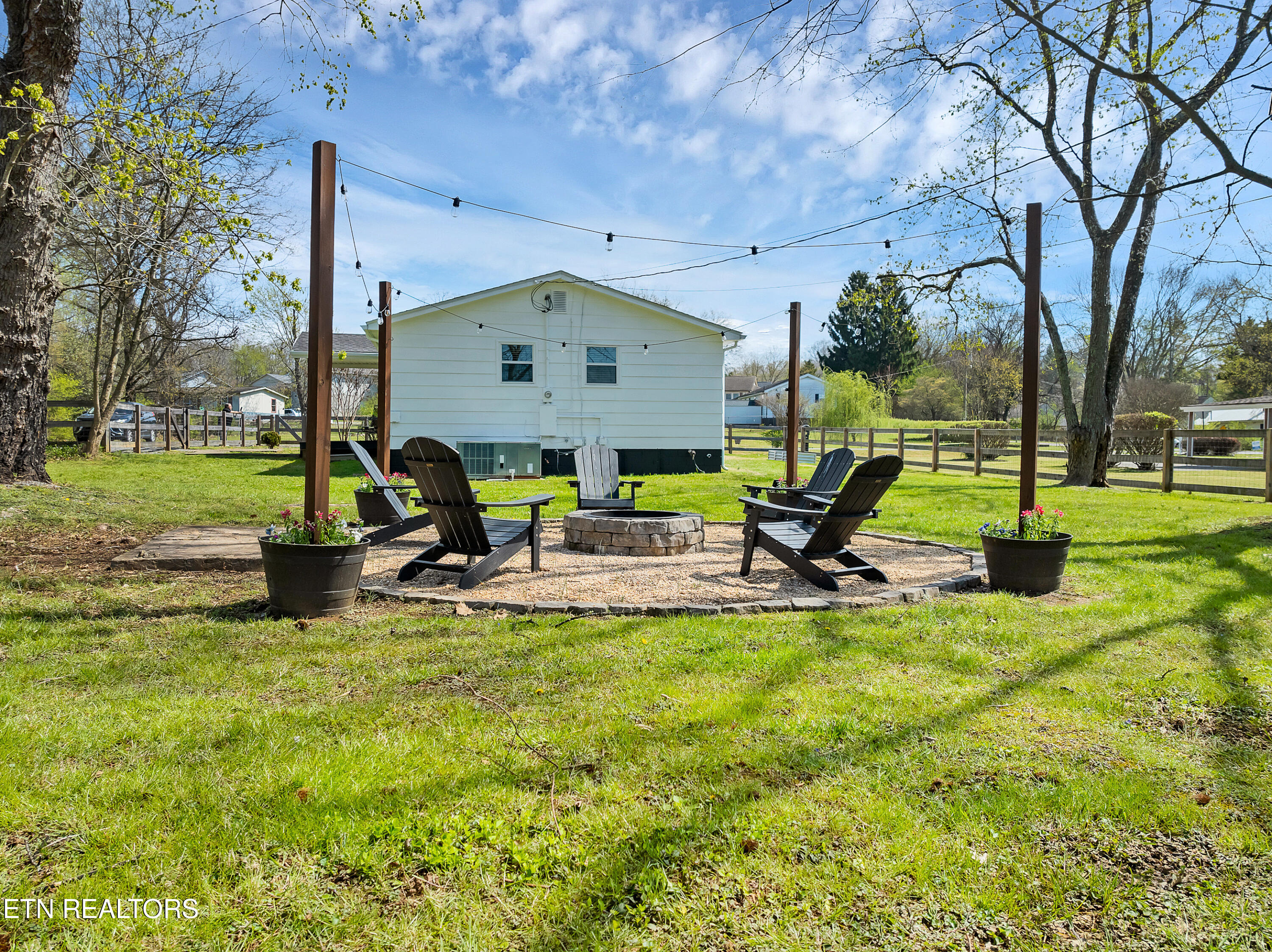 2331 Mitchell Ave