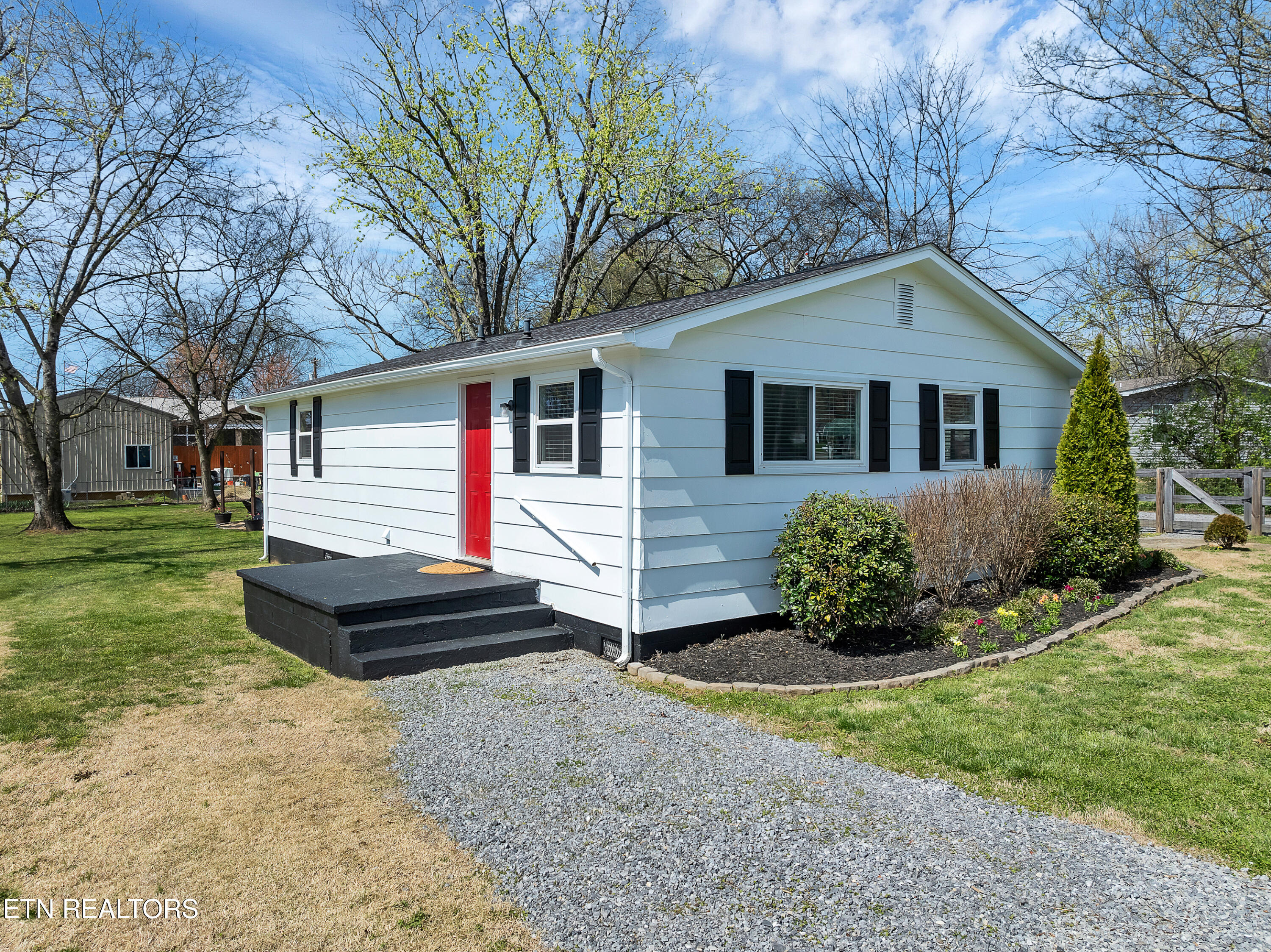 2331 Mitchell Ave