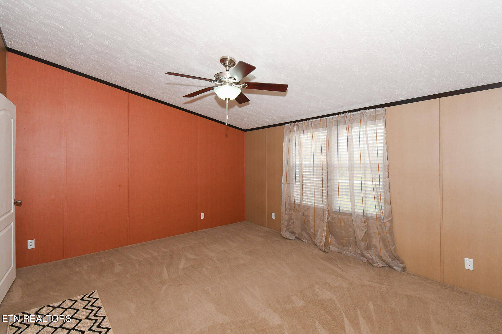 319 Oak Leaf Circle