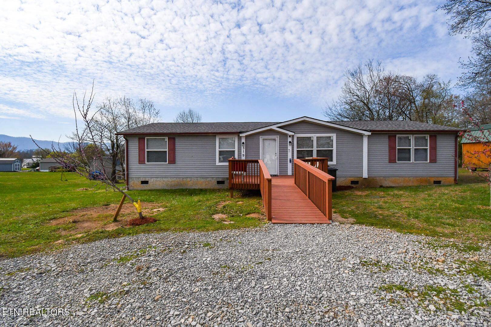 319 Oak Leaf Circle