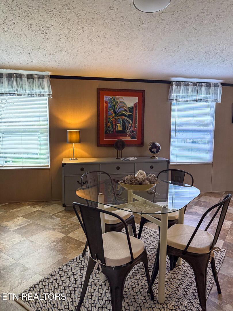 319 Oak Leaf Circle