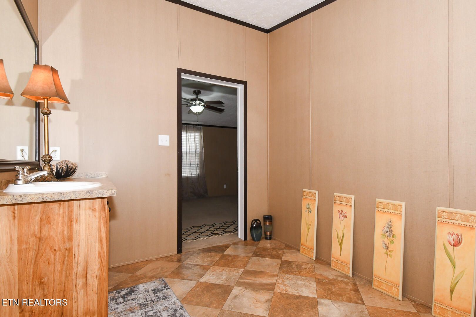 319 Oak Leaf Circle