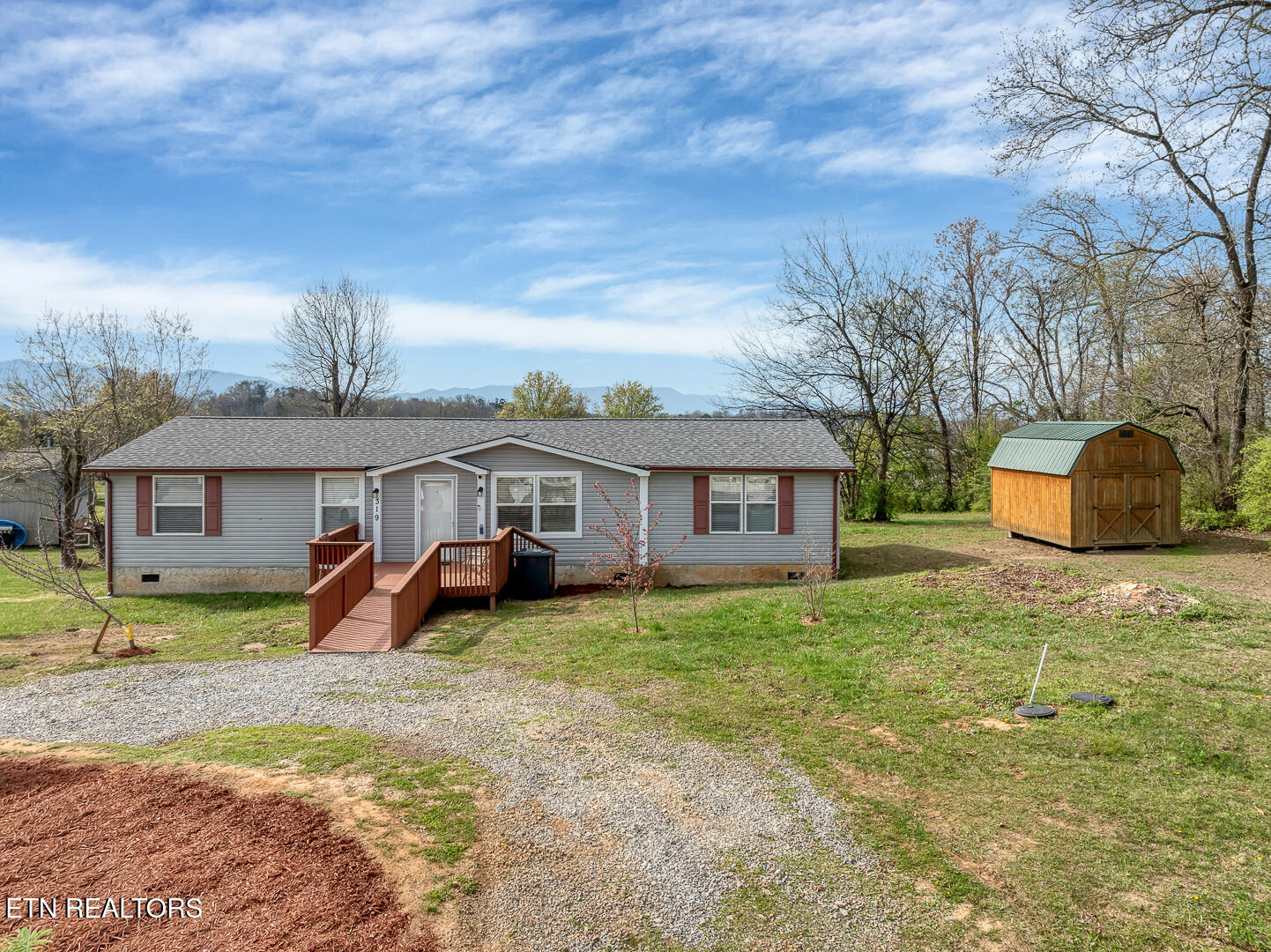 319 Oak Leaf Circle