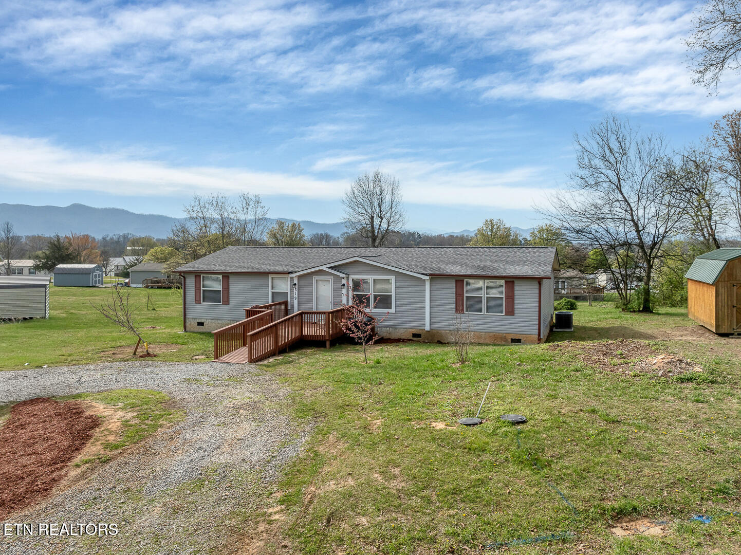 319 Oak Leaf Circle