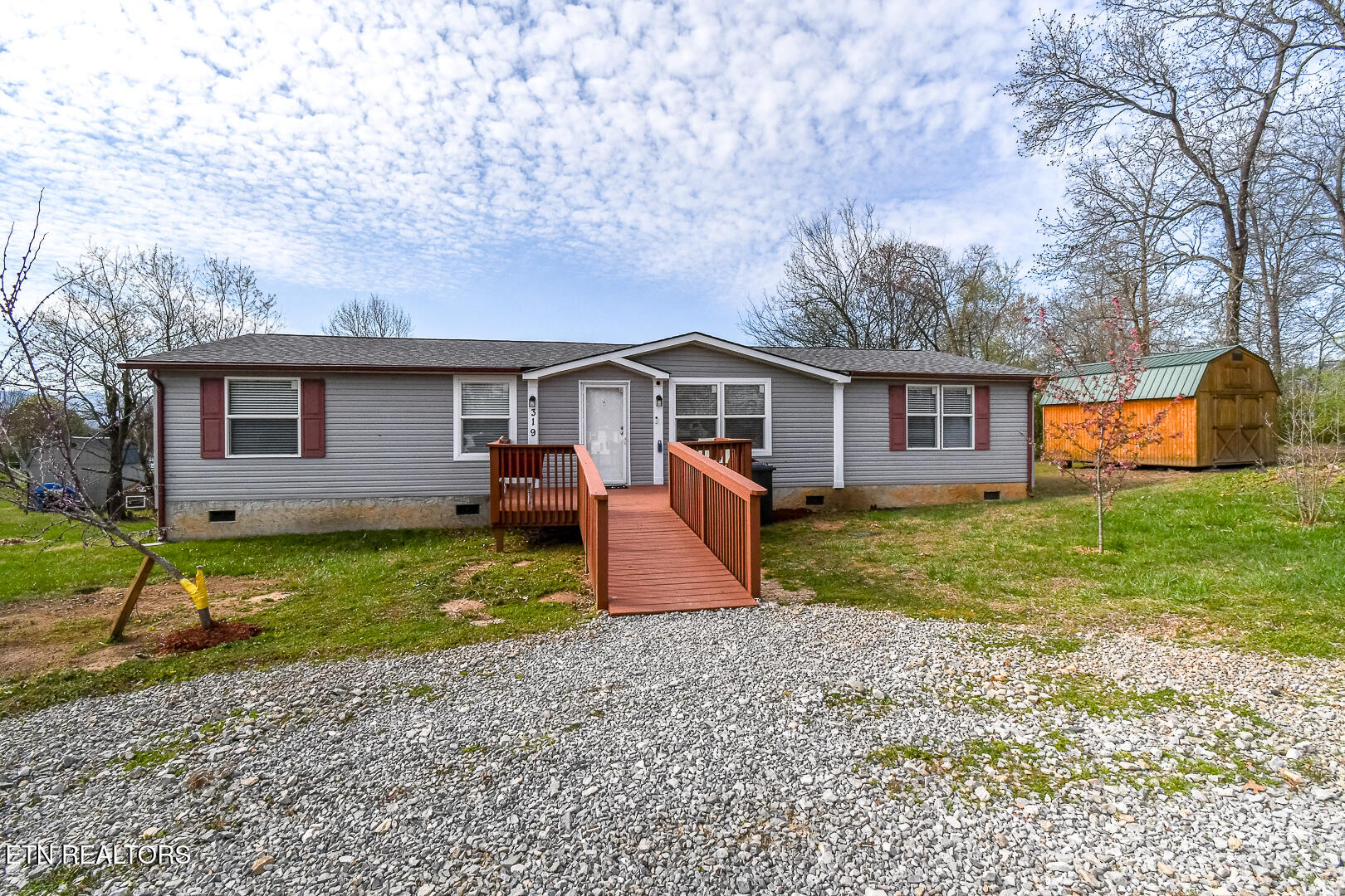 319 Oak Leaf Circle