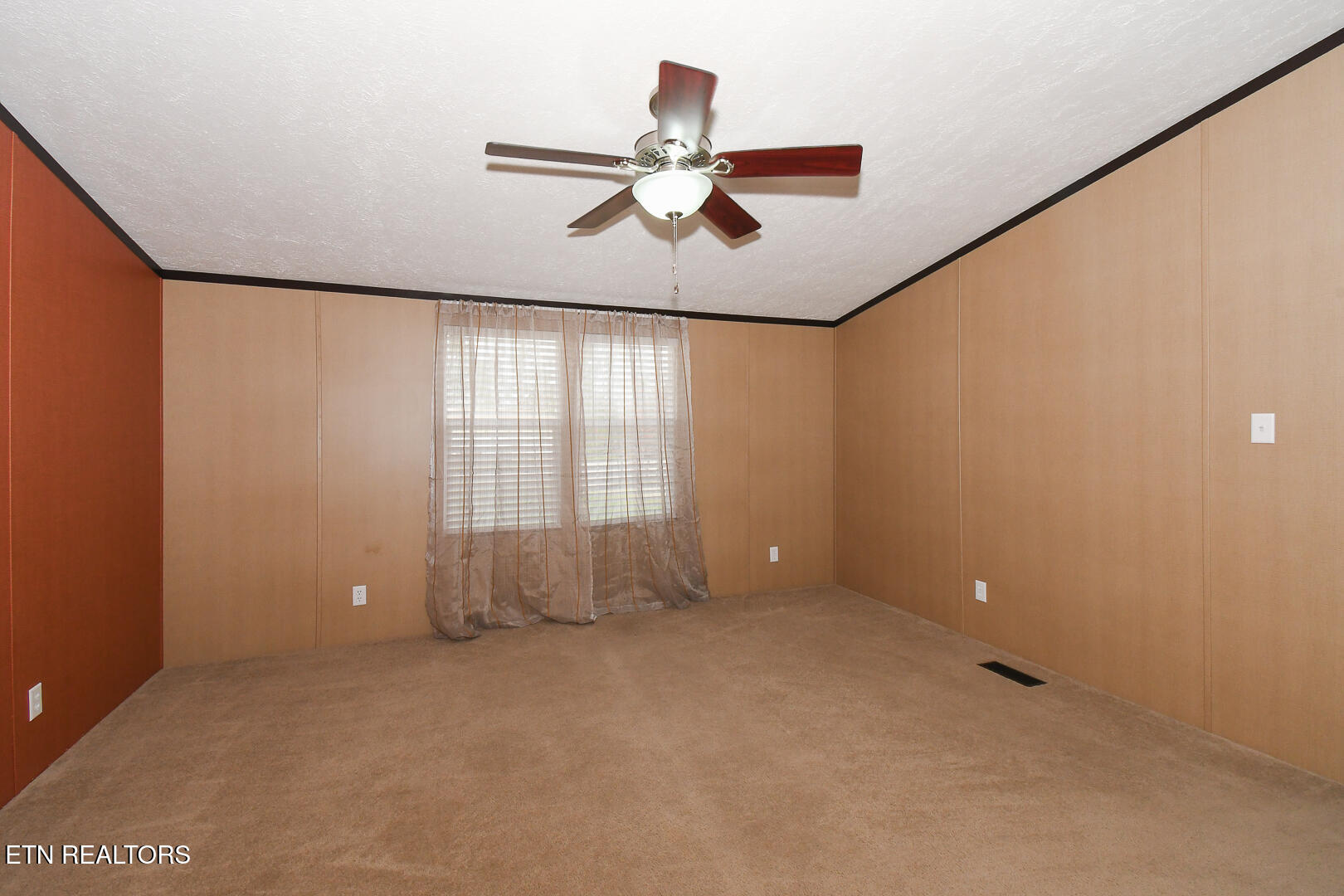 319 Oak Leaf Circle