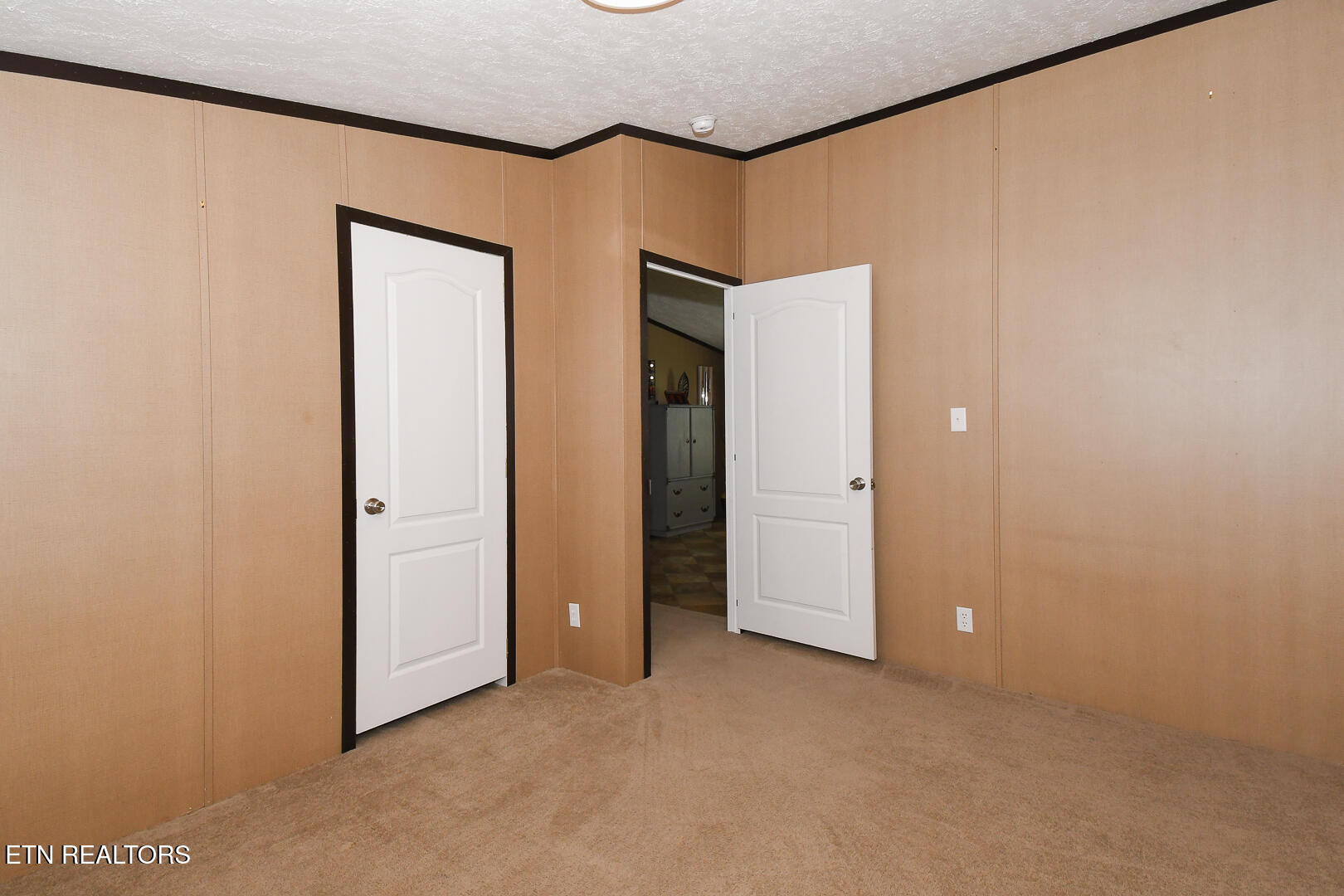 319 Oak Leaf Circle