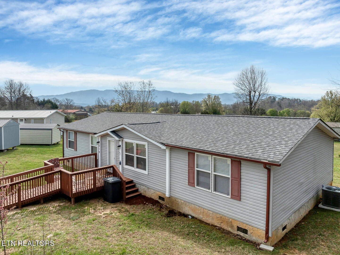 319 Oak Leaf Circle