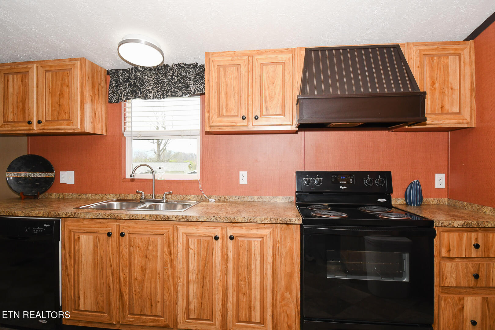 319 Oak Leaf Circle