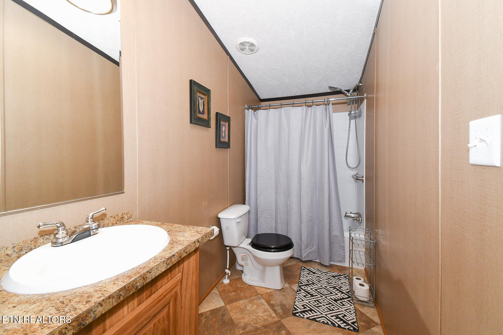 319 Oak Leaf Circle