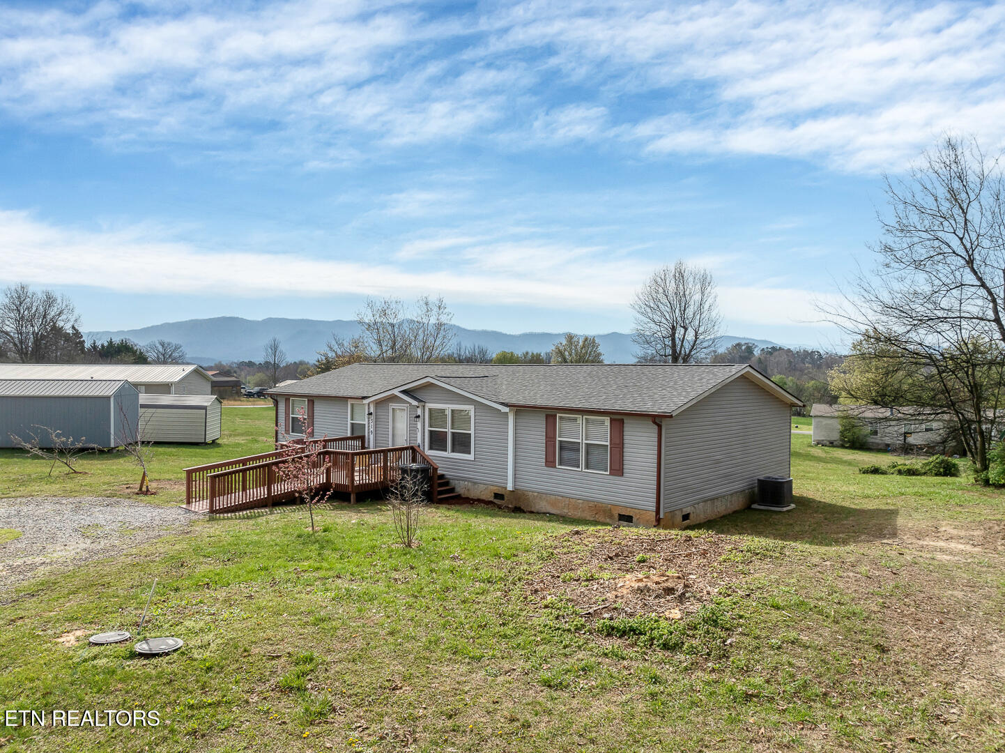 319 Oak Leaf Circle