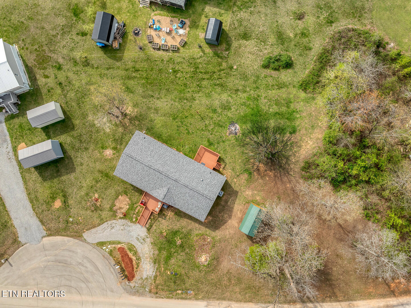 319 Oak Leaf Circle