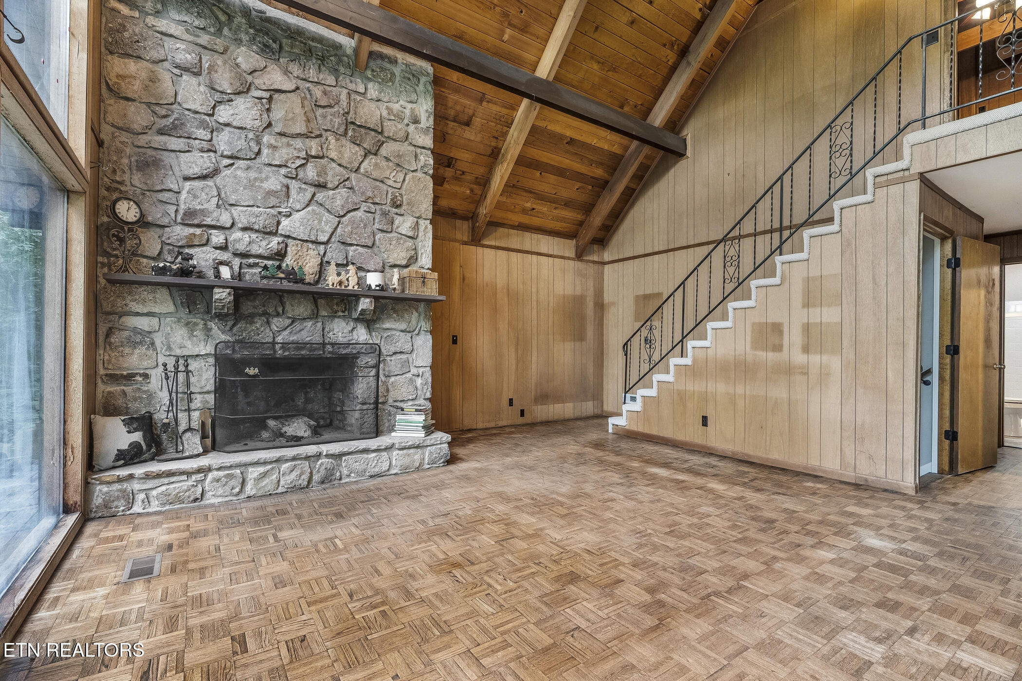 1068 Lower Alpine Way