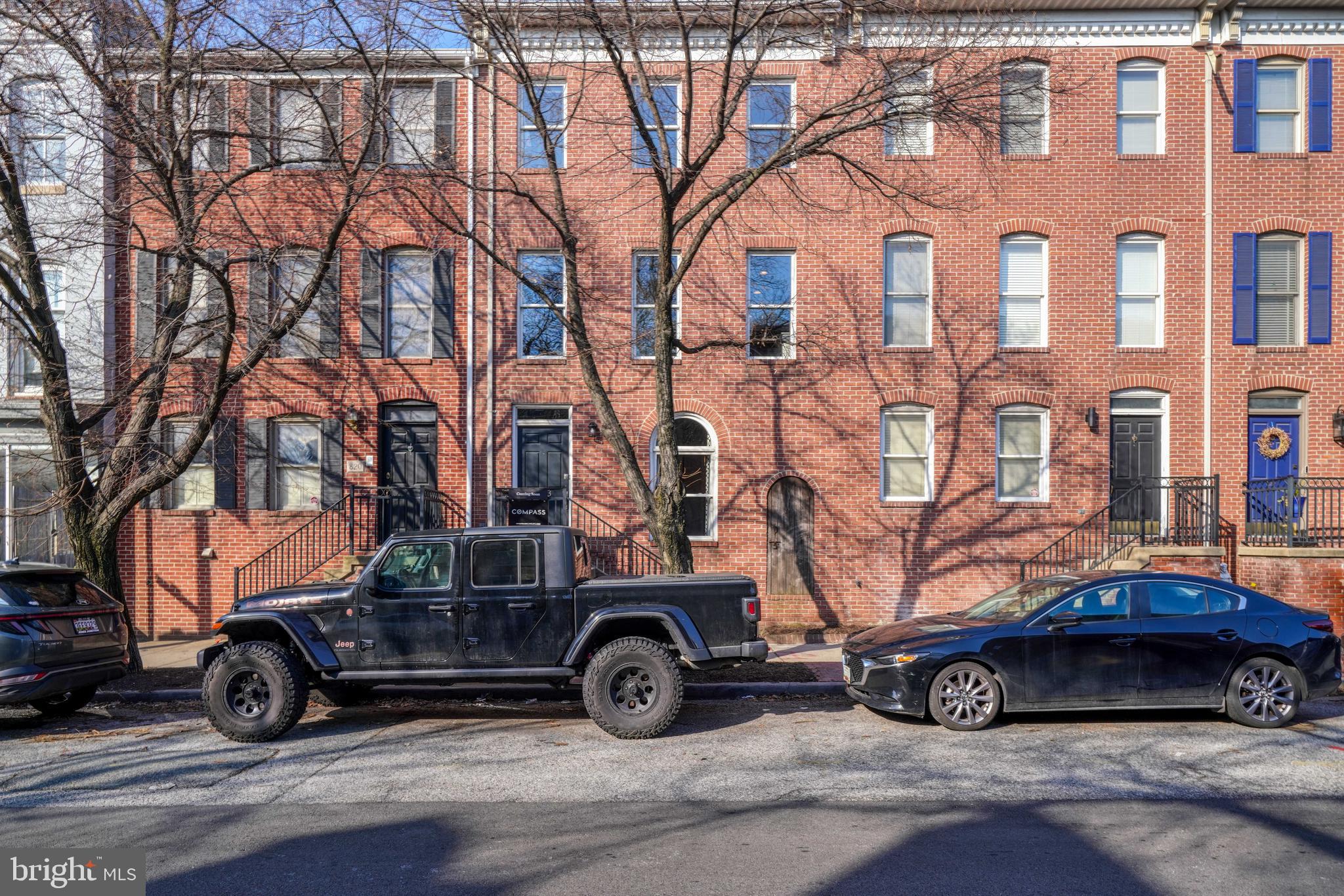 818 S CHARLES STREET