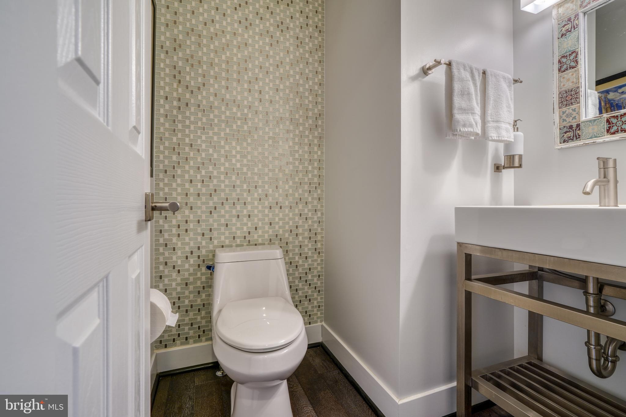 818 S CHARLES STREET