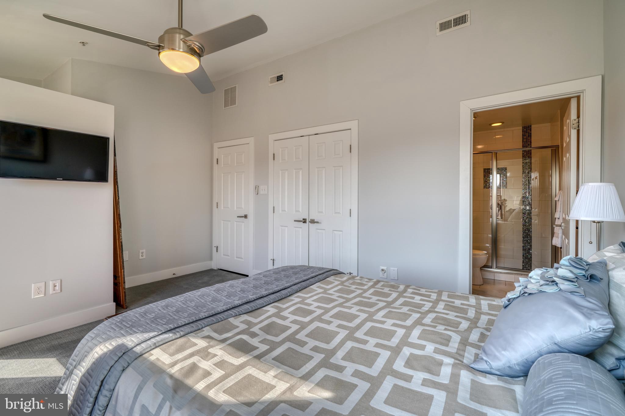 818 S CHARLES STREET