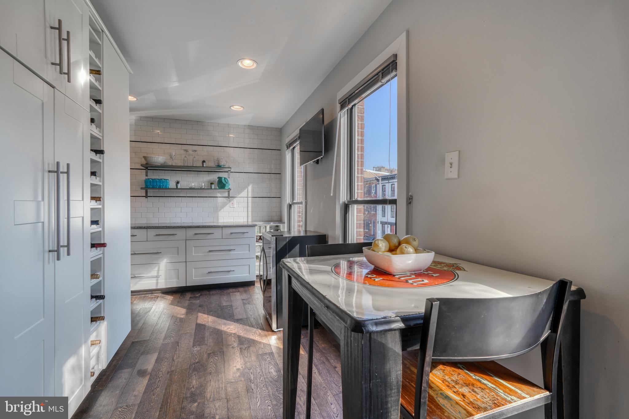 818 S CHARLES STREET