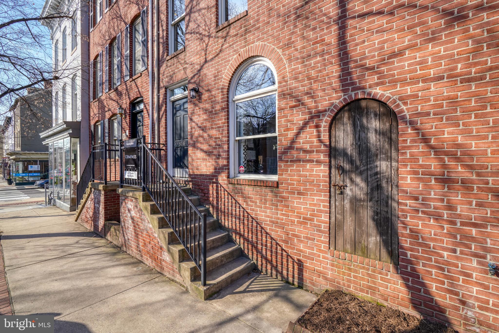 818 S CHARLES STREET