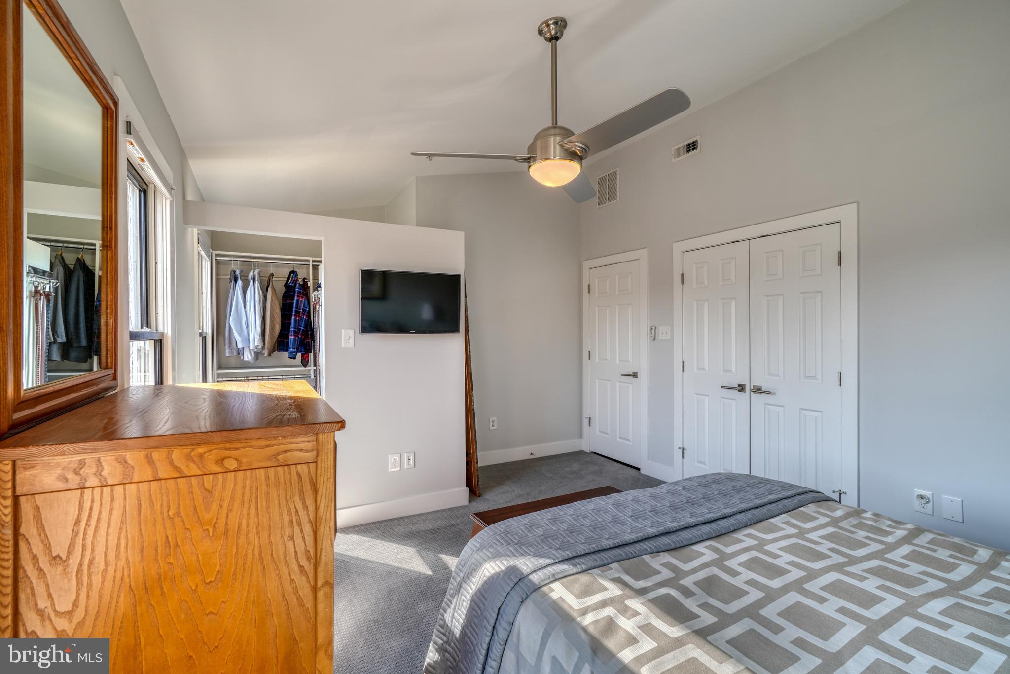 818 S CHARLES STREET