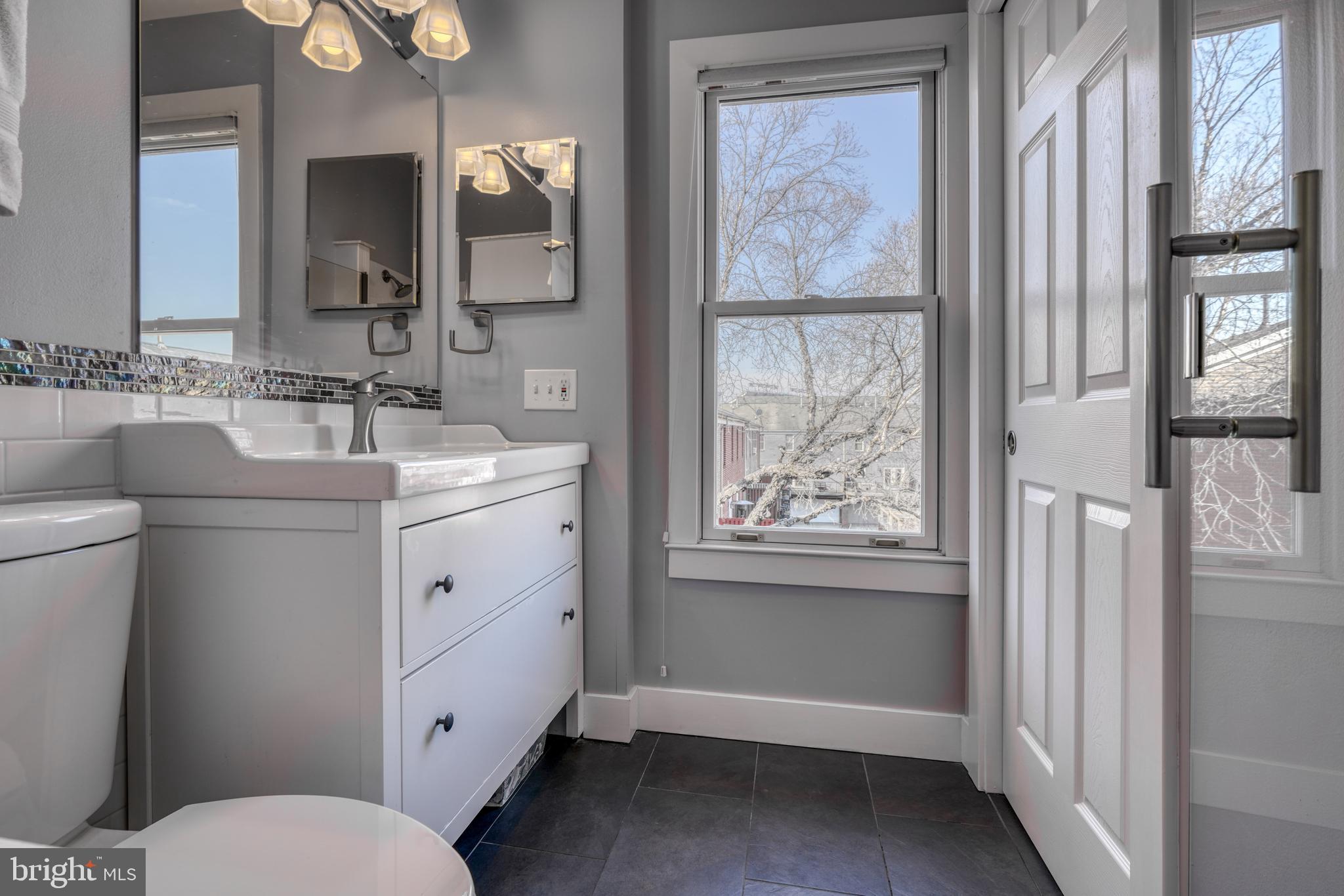 818 S CHARLES STREET