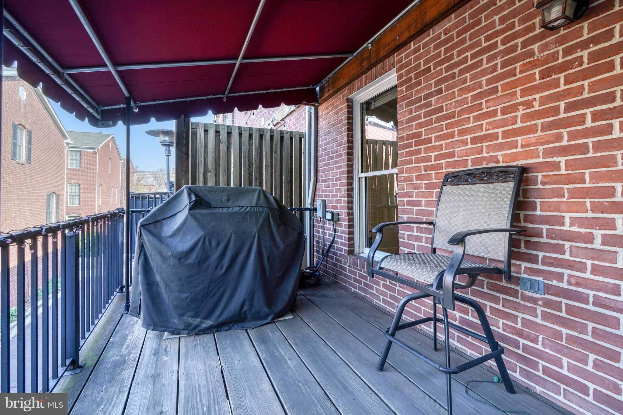 818 S CHARLES STREET