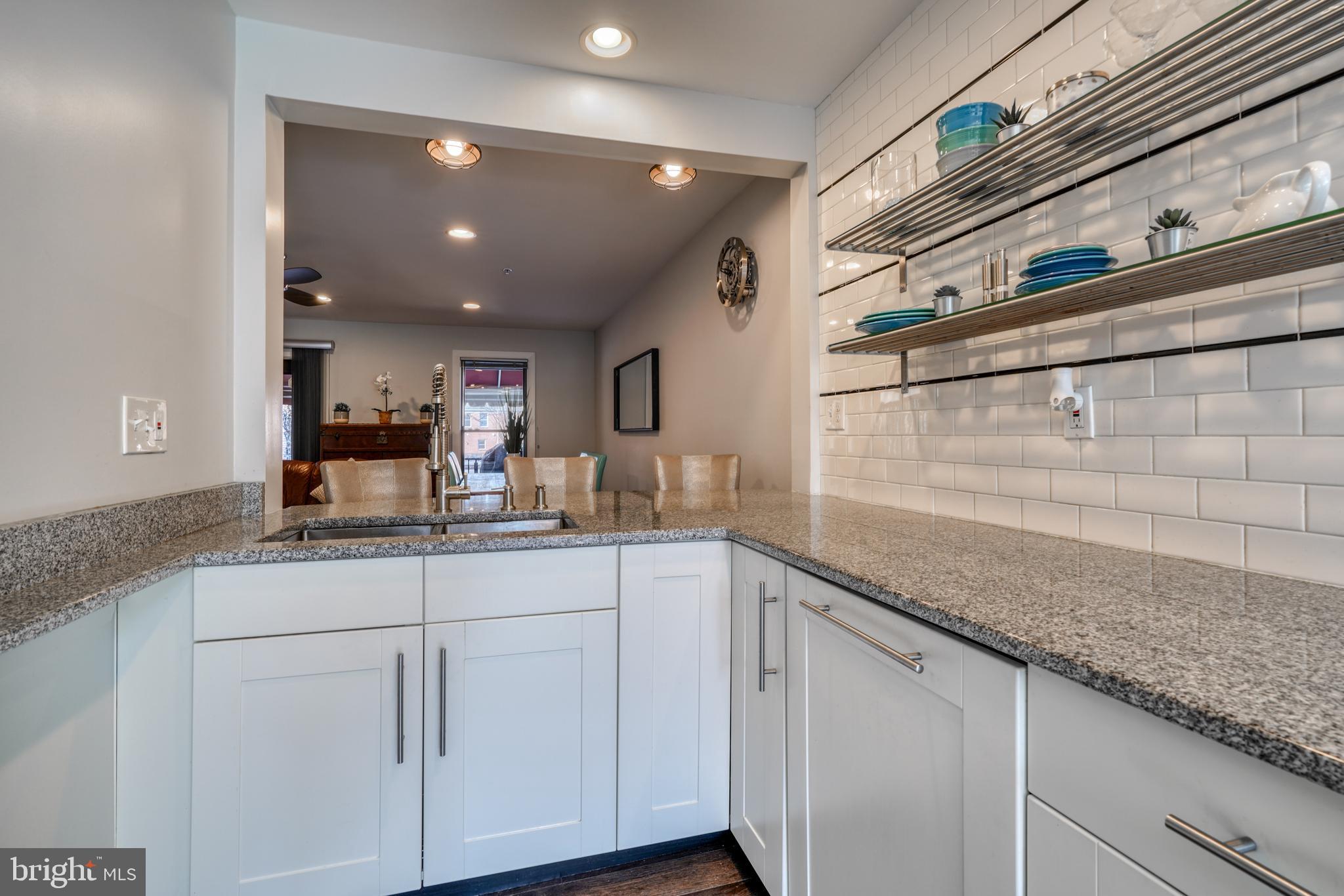 818 S CHARLES STREET