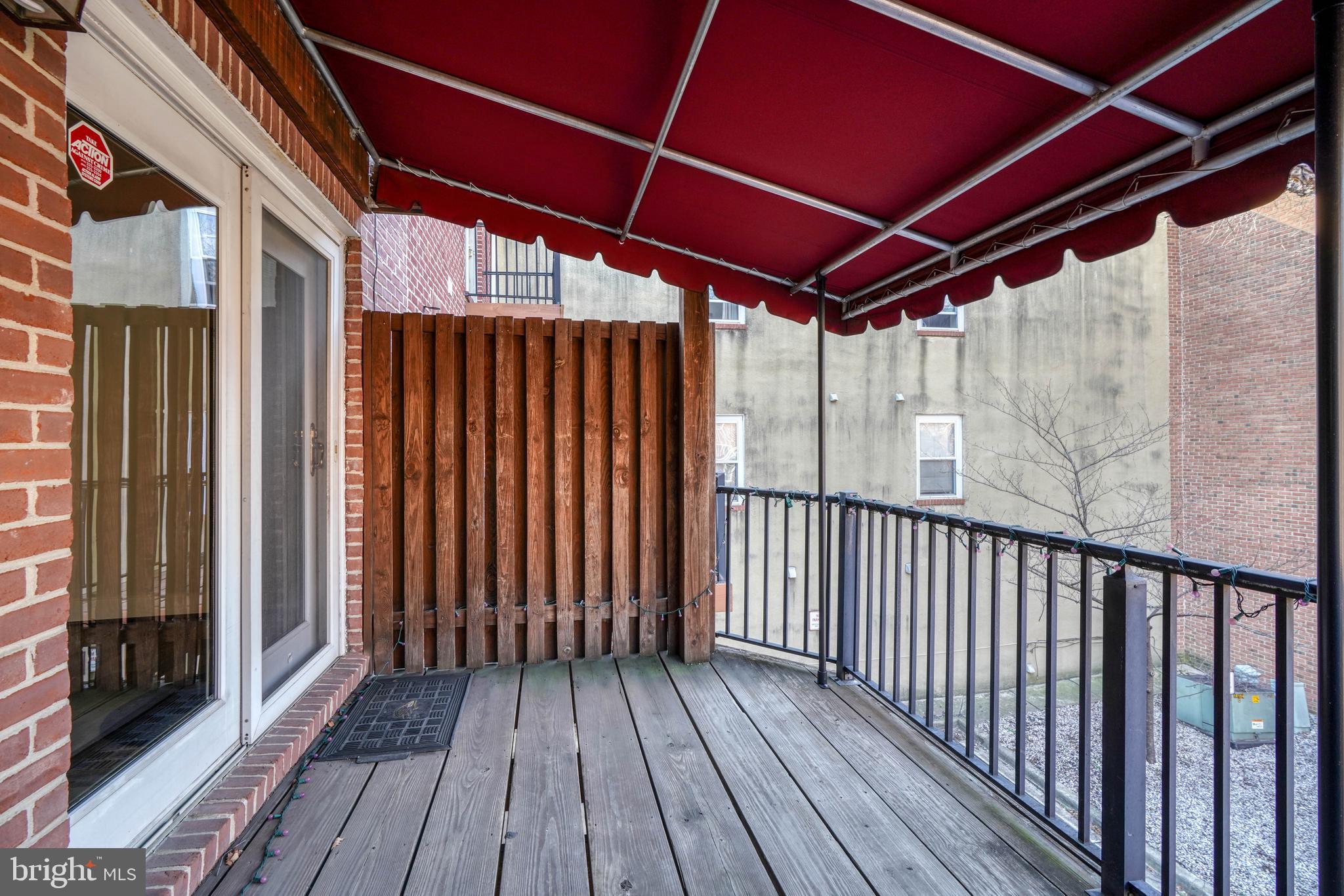 818 S CHARLES STREET