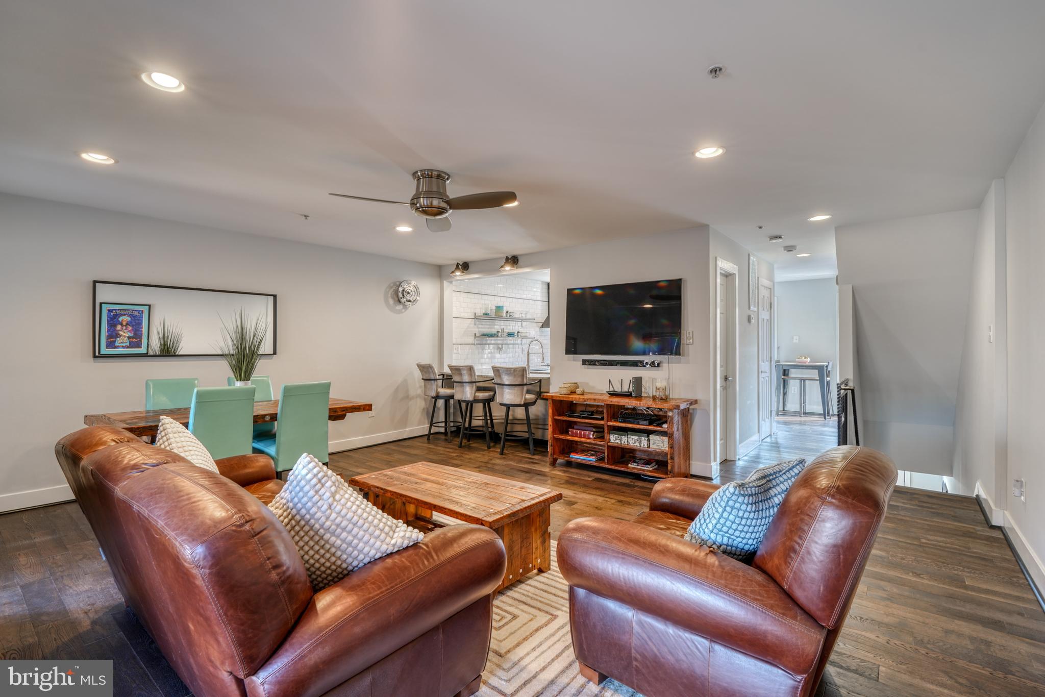 818 S CHARLES STREET