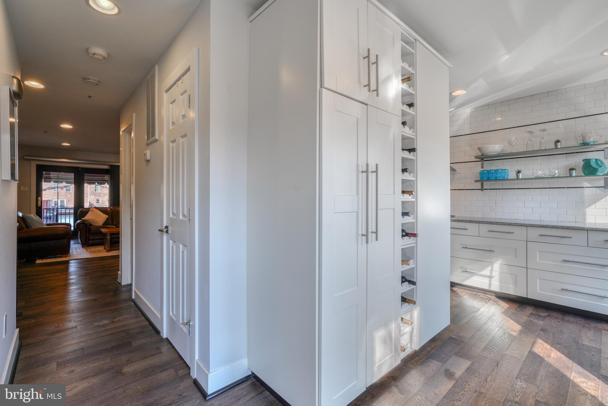 818 S CHARLES STREET