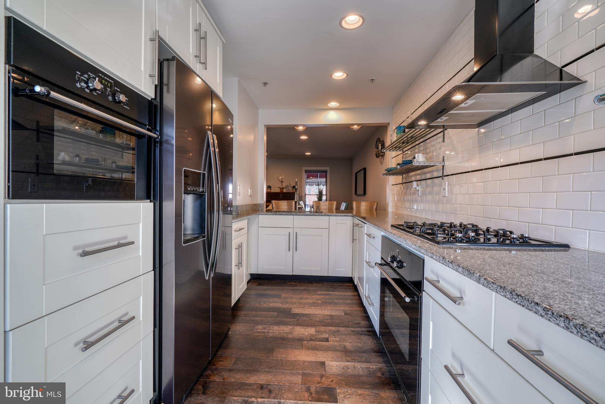 818 S CHARLES STREET