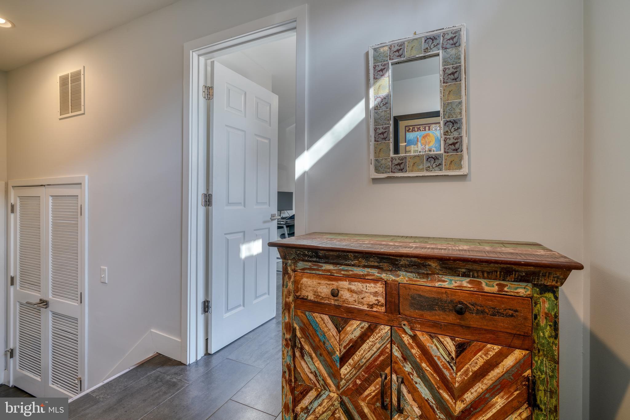 818 S CHARLES STREET