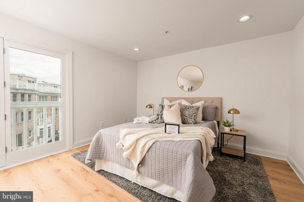 1229 HARBOR ISLAND WALK