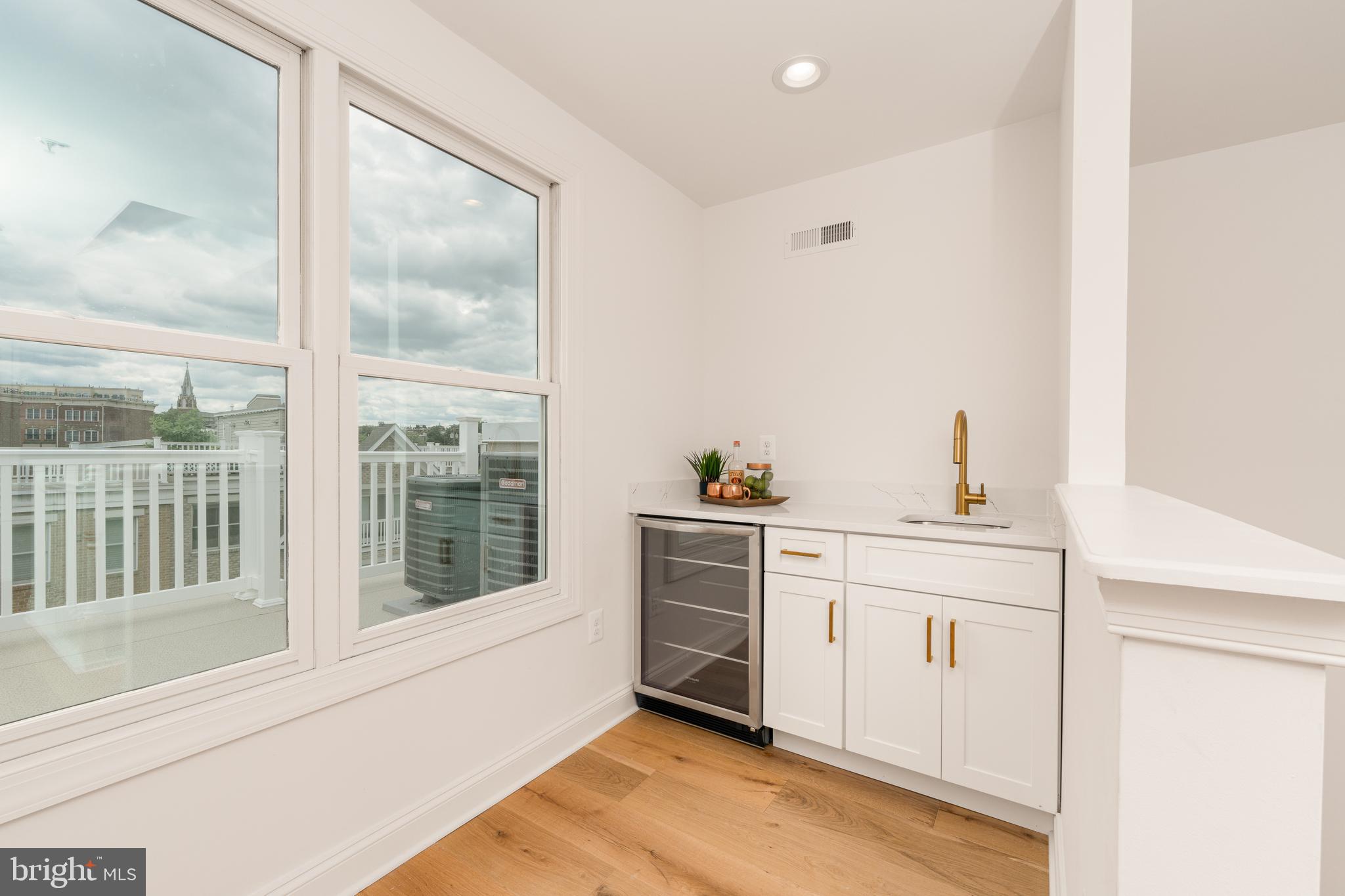 1229 HARBOR ISLAND WALK