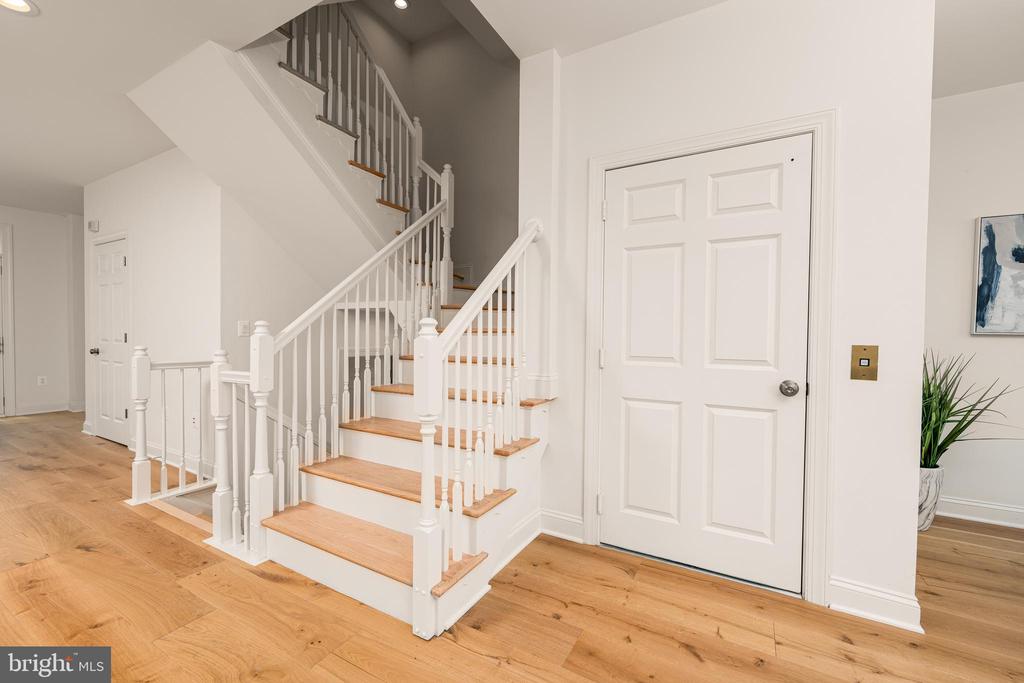 1229 HARBOR ISLAND WALK