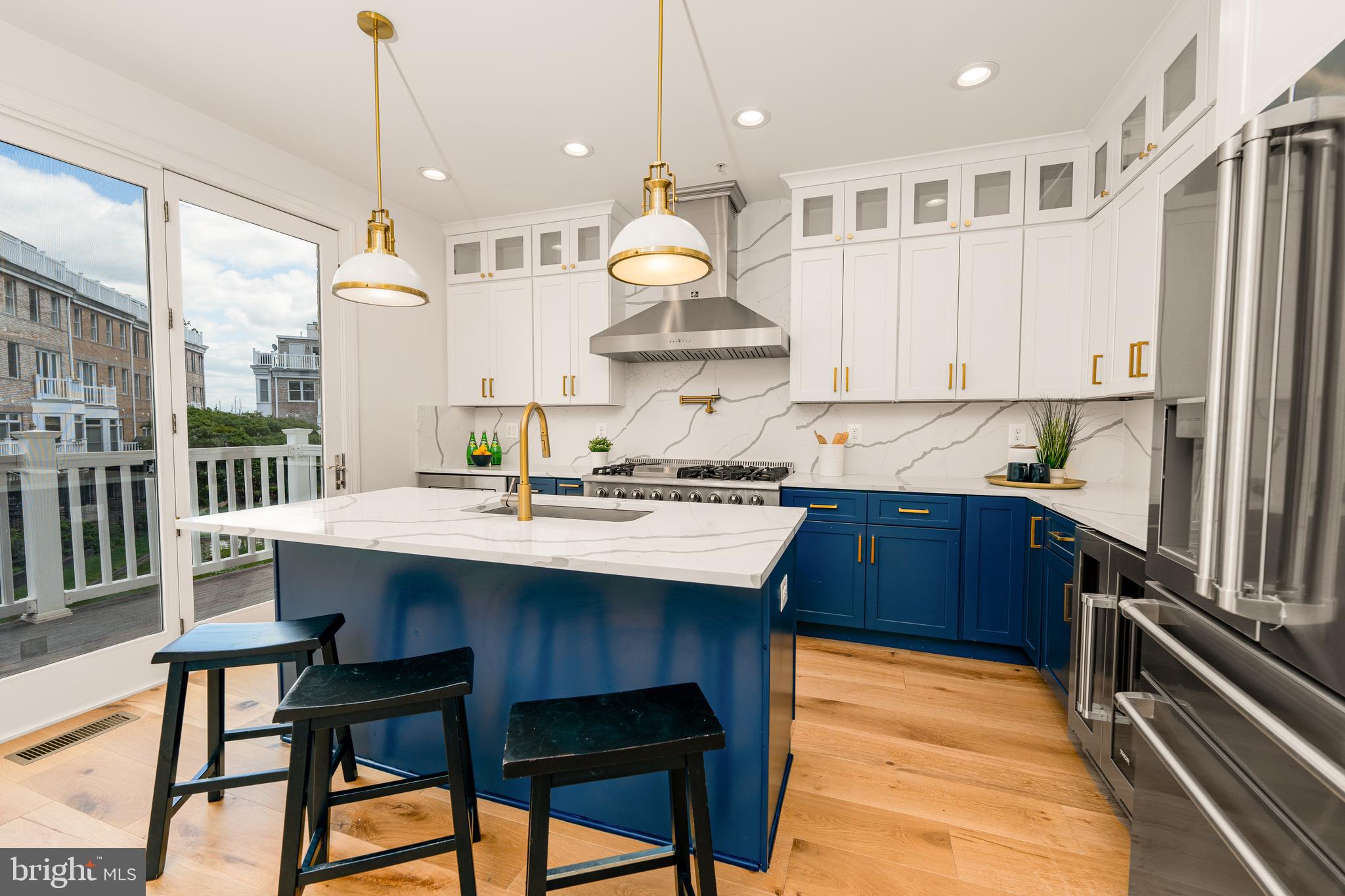 1229 HARBOR ISLAND WALK