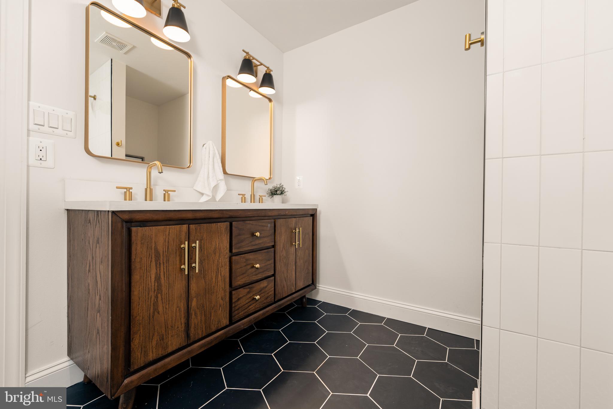 1229 HARBOR ISLAND WALK