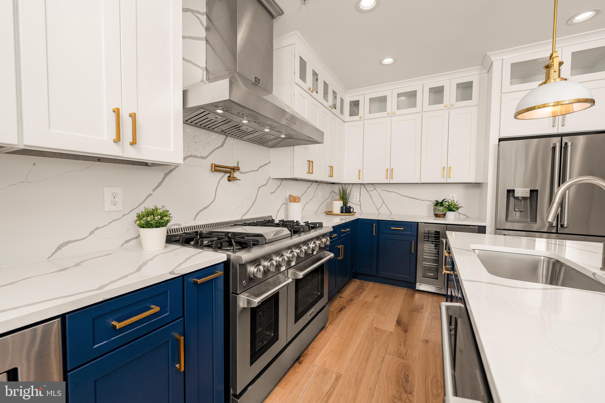 1229 HARBOR ISLAND WALK