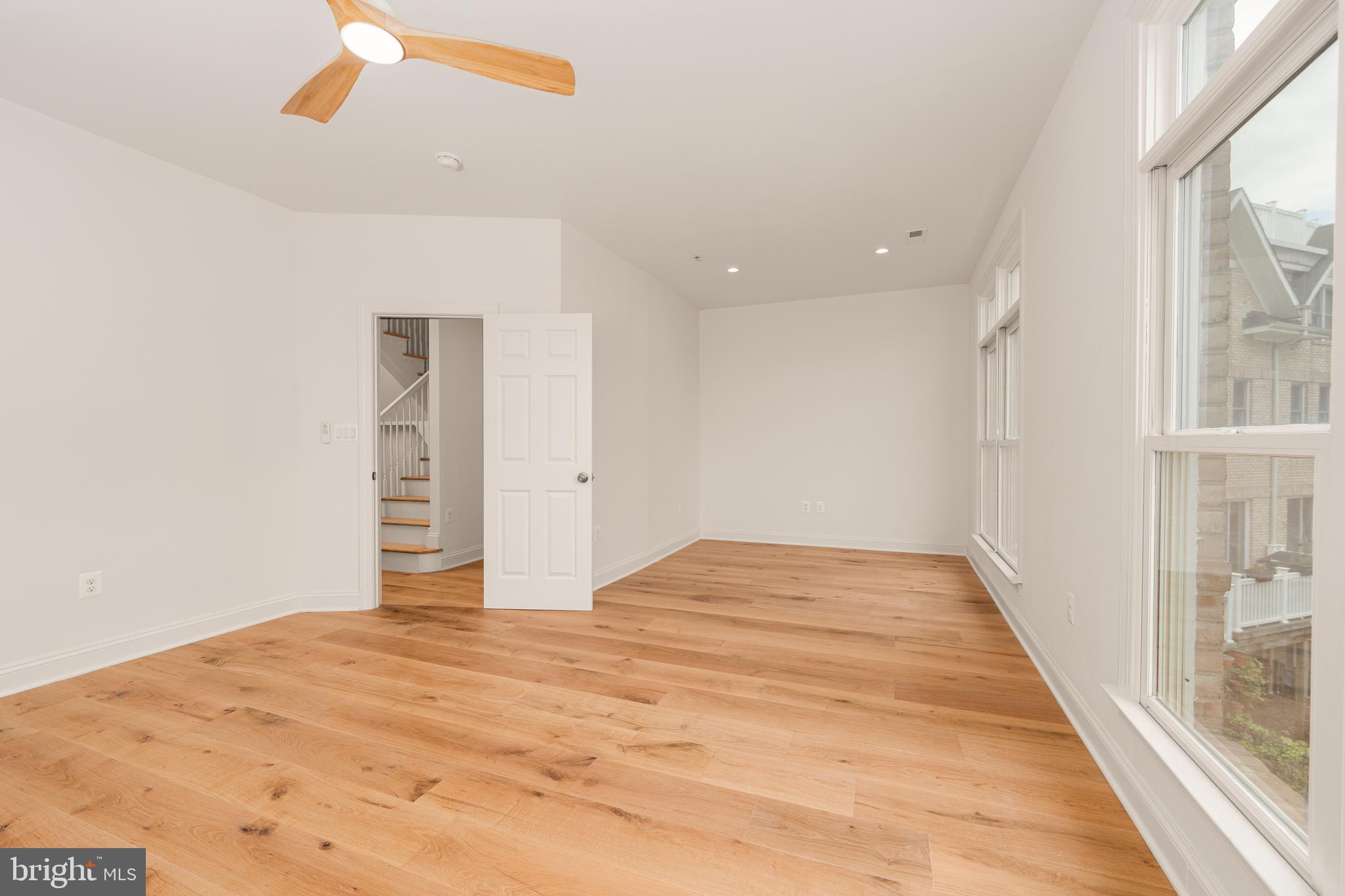 1229 HARBOR ISLAND WALK