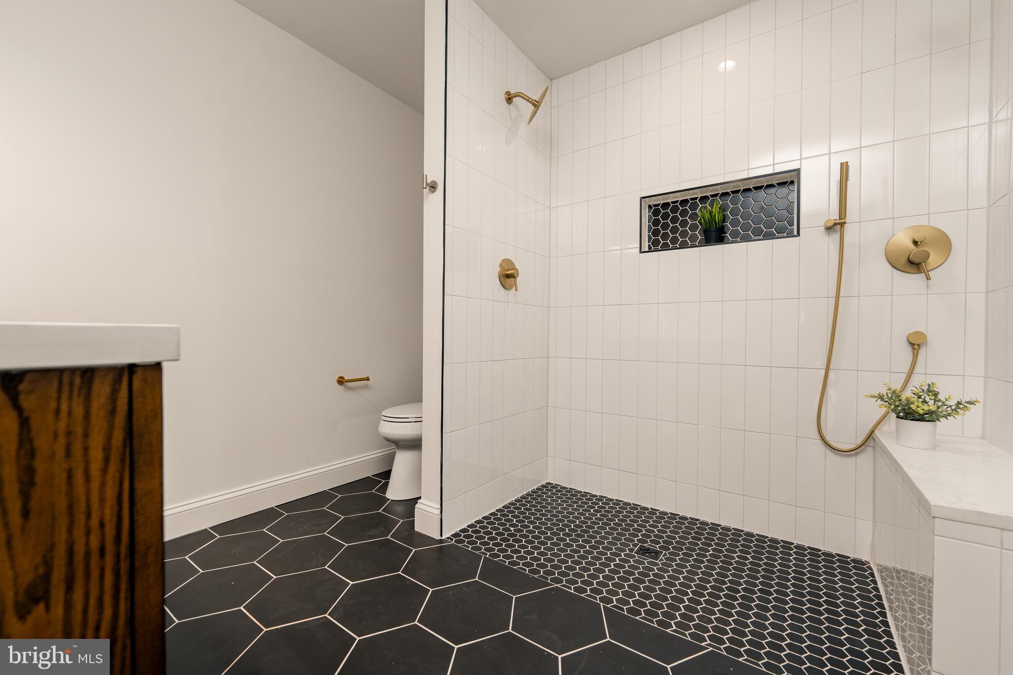 1229 HARBOR ISLAND WALK