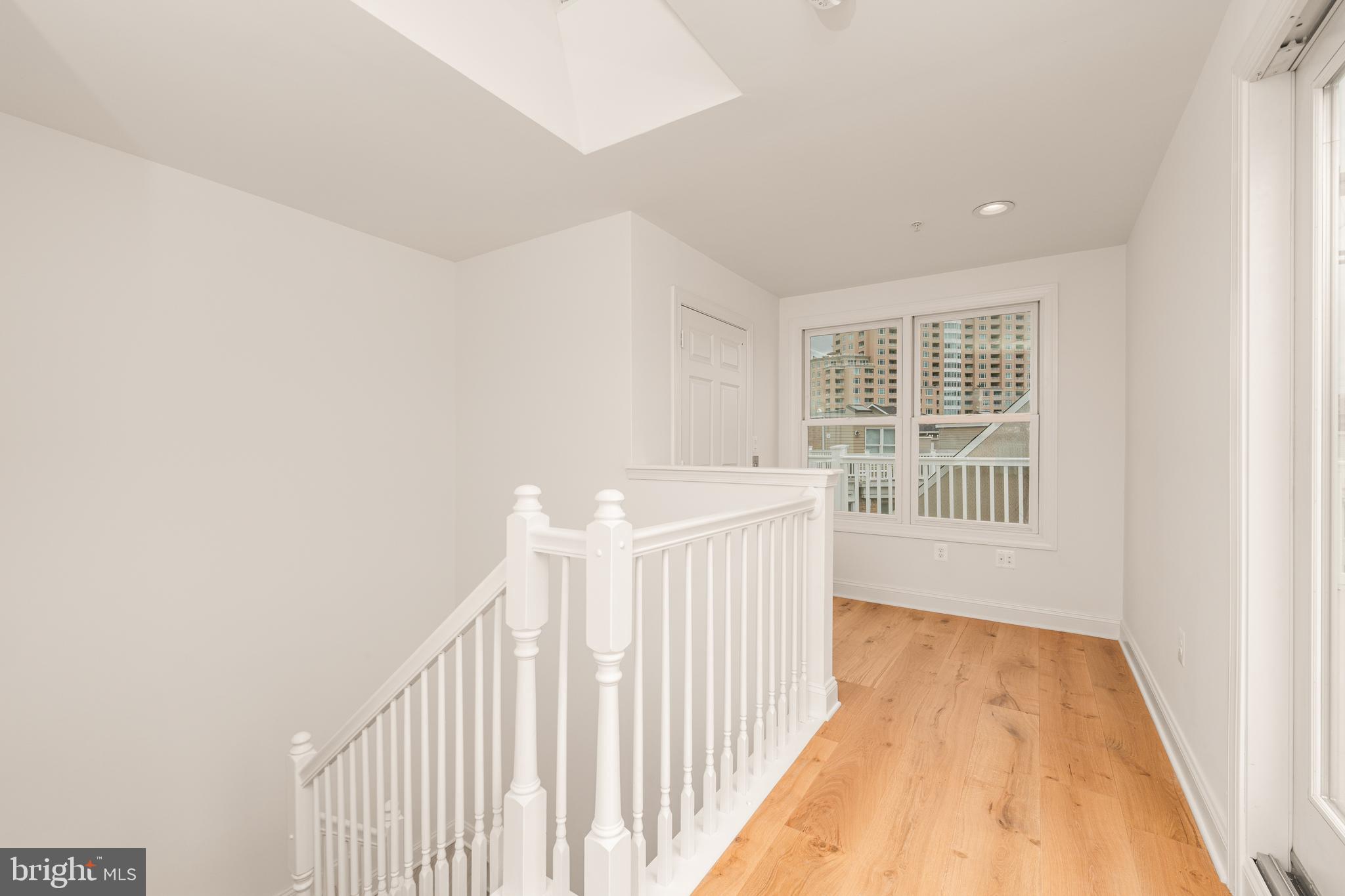 1229 HARBOR ISLAND WALK