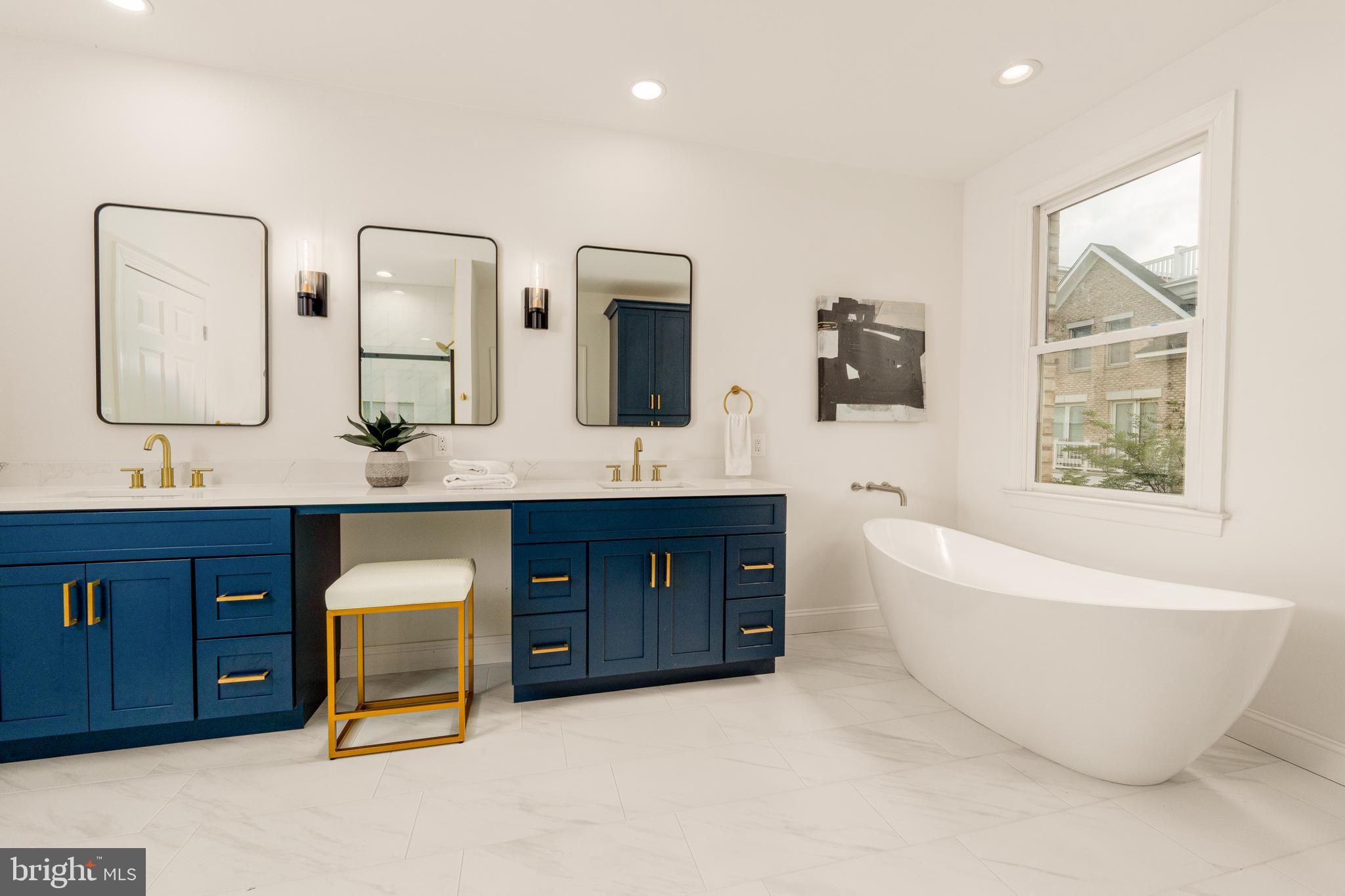 1229 HARBOR ISLAND WALK