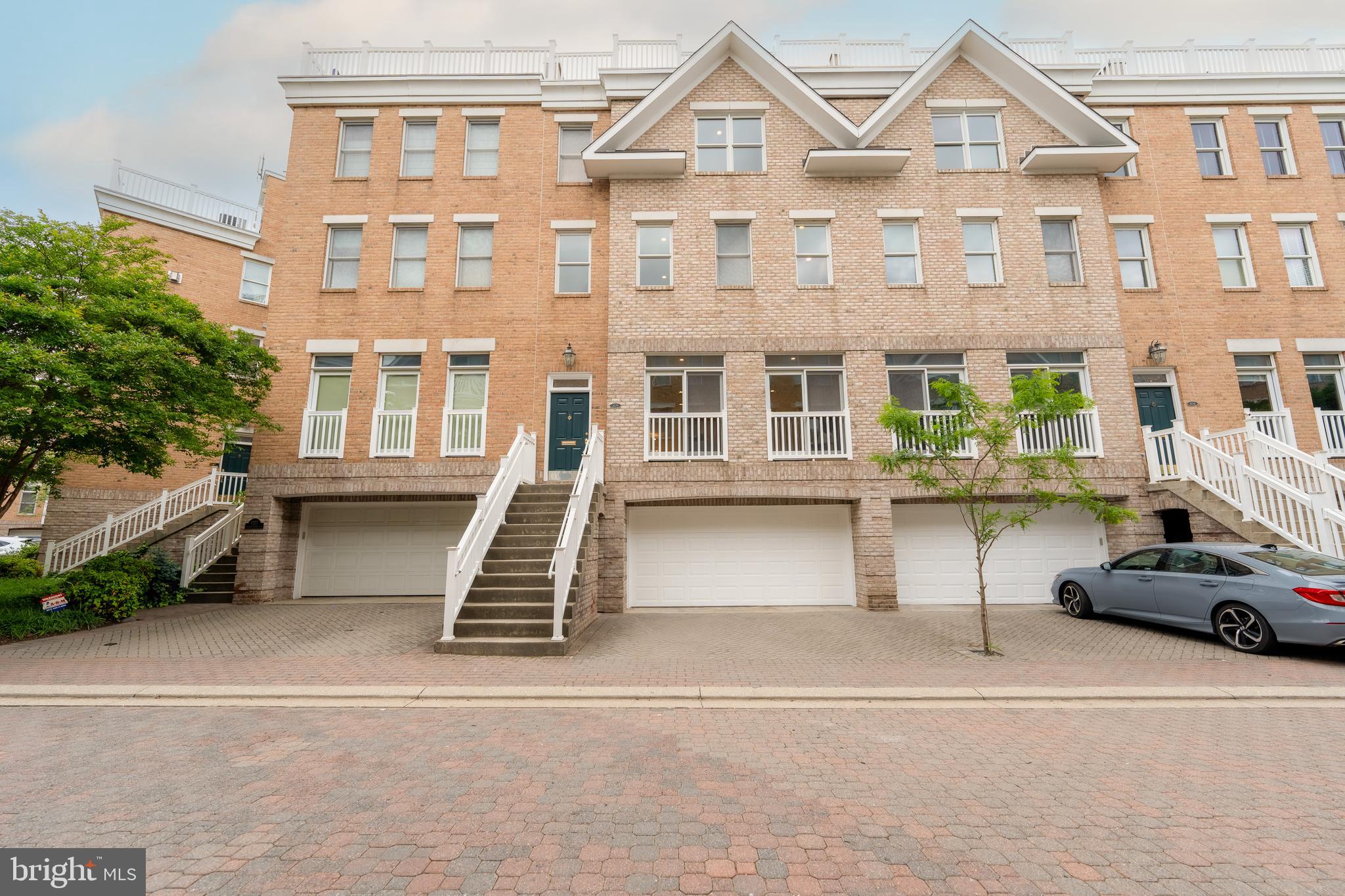 1229 HARBOR ISLAND WALK