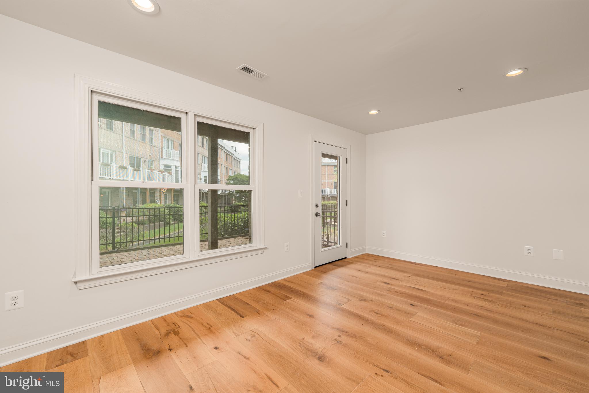 1229 HARBOR ISLAND WALK