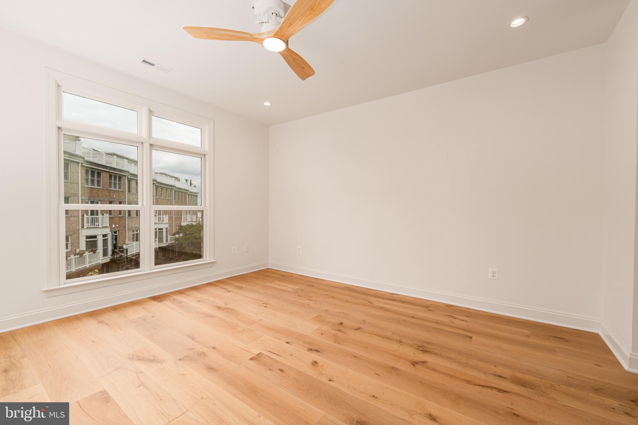 1229 HARBOR ISLAND WALK