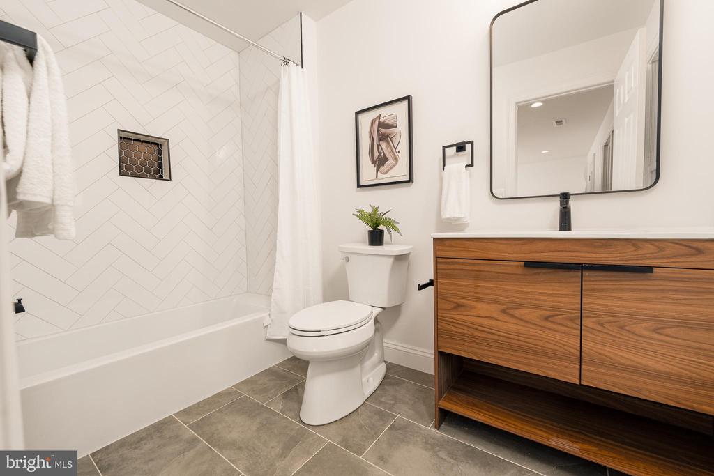 1229 HARBOR ISLAND WALK