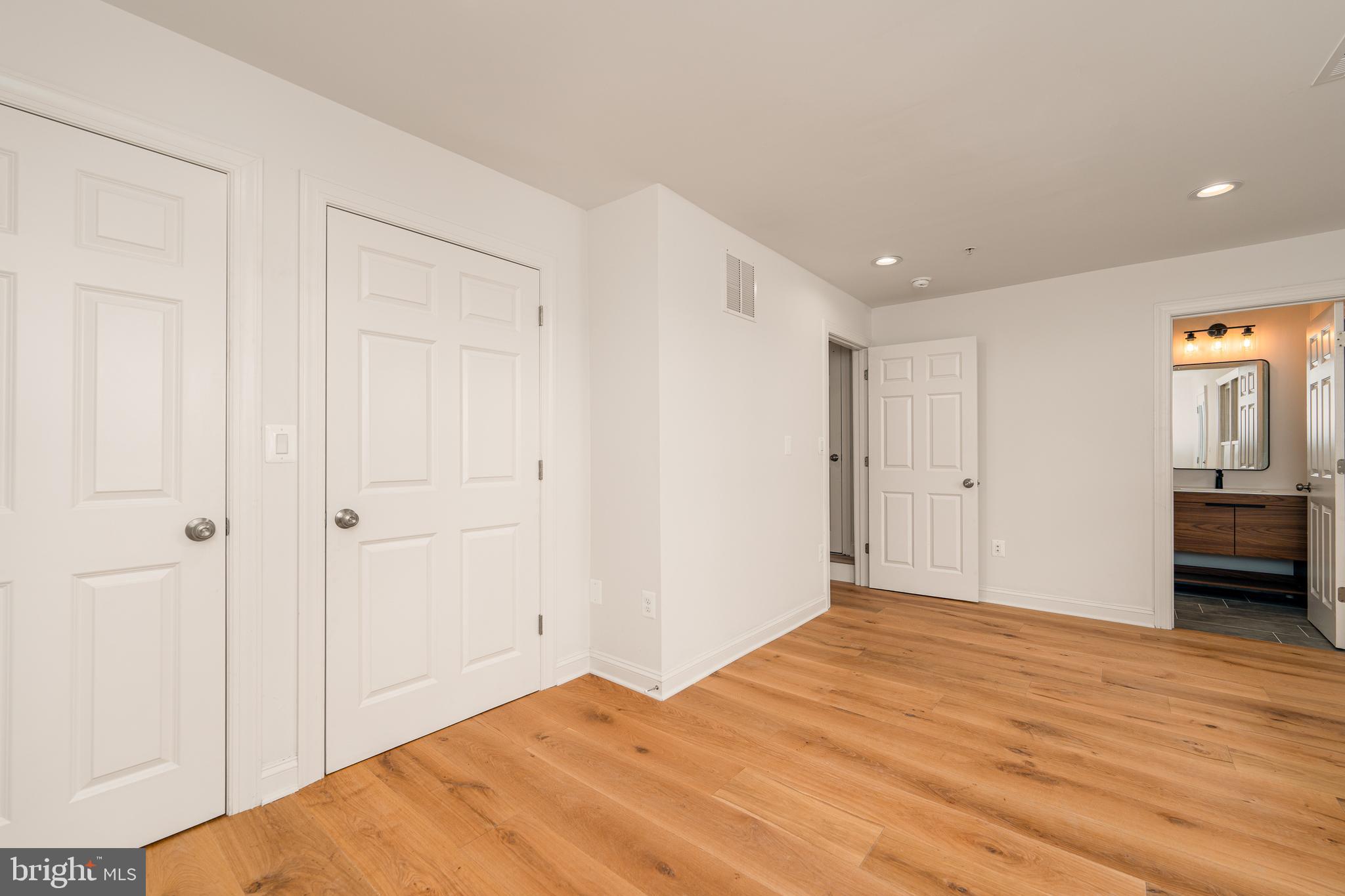 1229 HARBOR ISLAND WALK