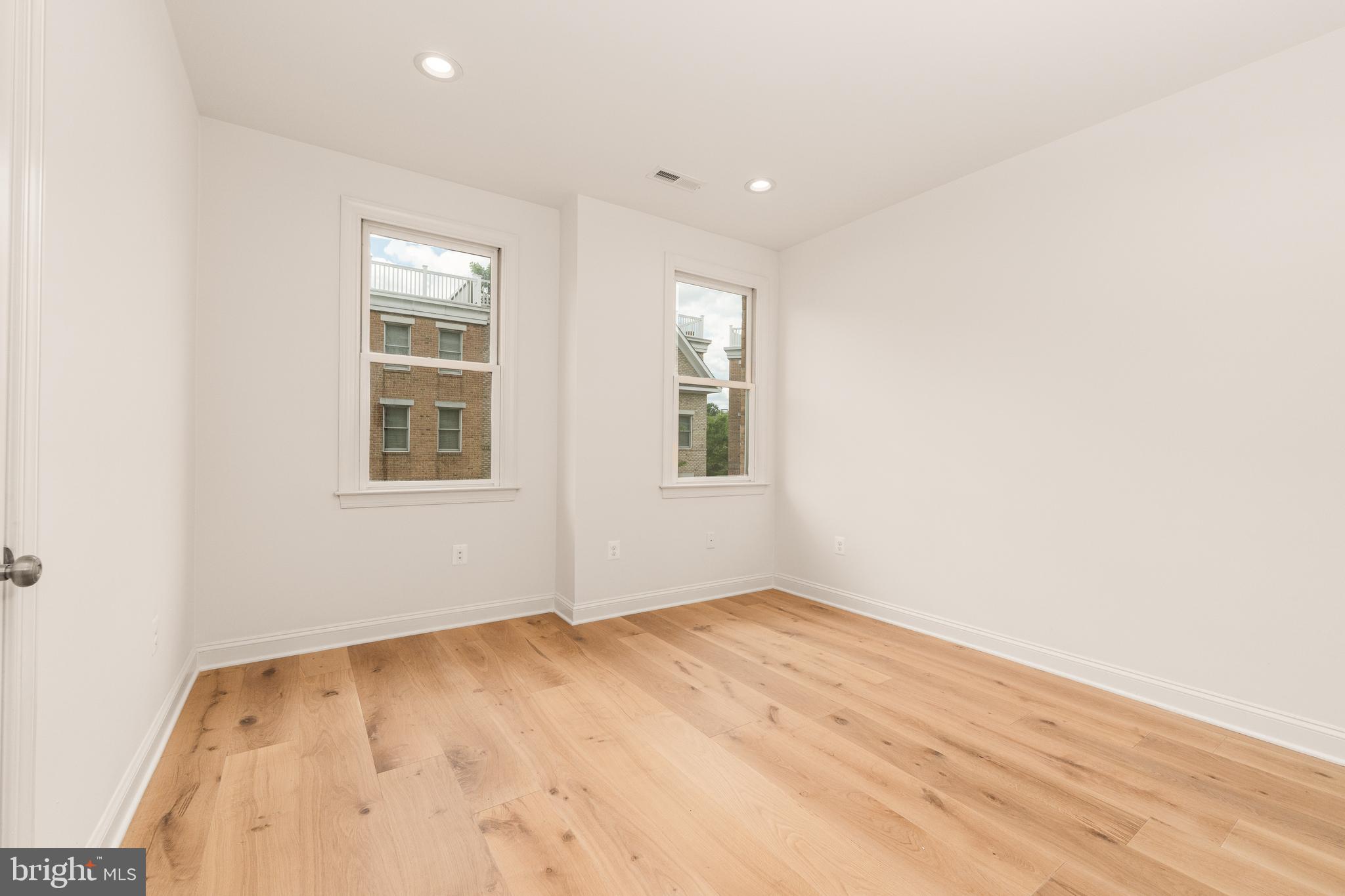 1229 HARBOR ISLAND WALK