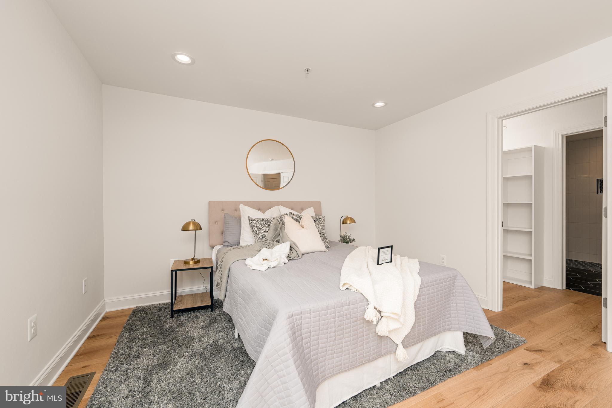 1229 HARBOR ISLAND WALK